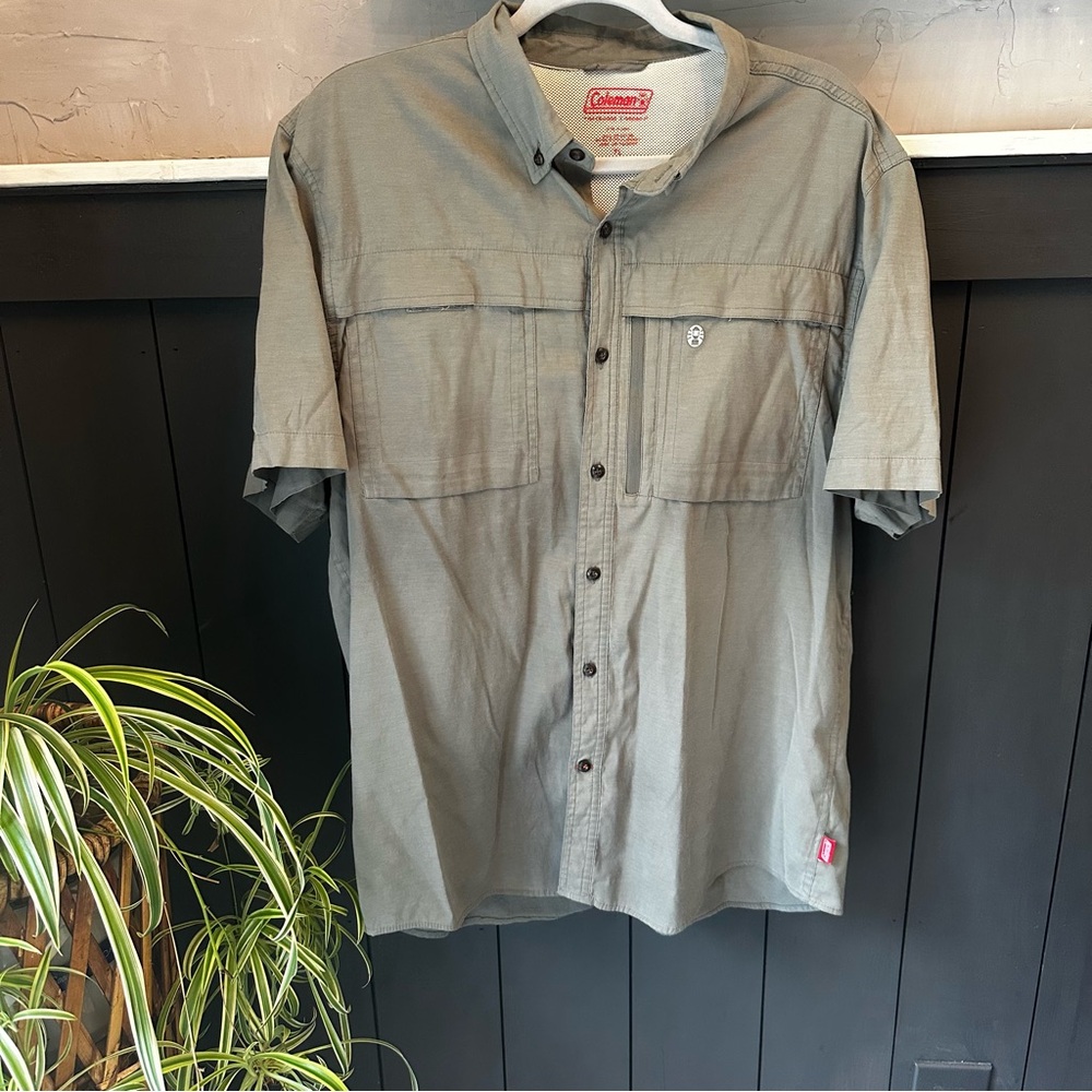 Coleman Outdoor Mens Button Down Shirt Size XL Vented Utility Green Short Sleeve